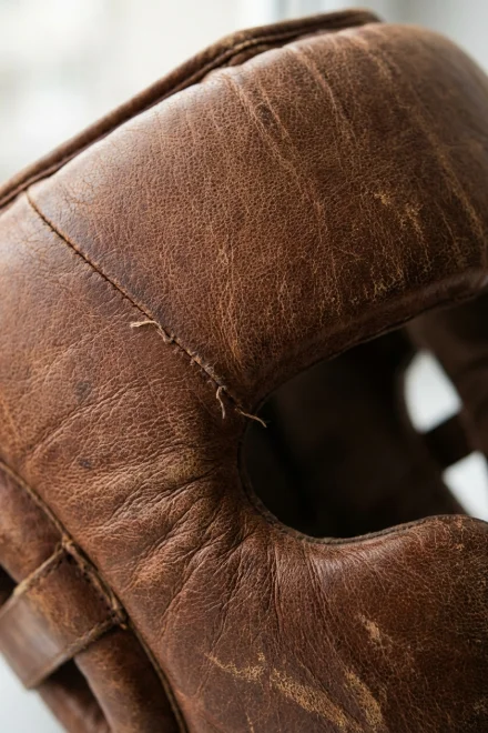 Detalle de la textura de un casco de boxeo de cuero natural